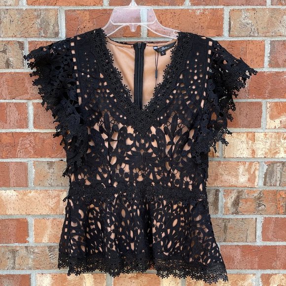 Black Lace Top NWT Size Small Romantic Lined - Picture 1 of 15